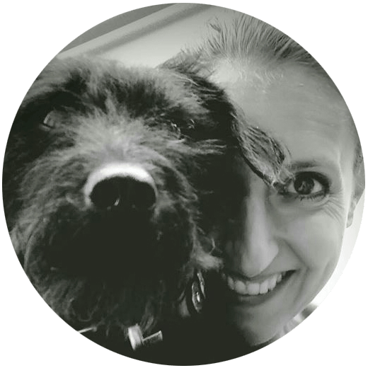 Mönchsittich Kursteilnehmerin Sabrina mit Hund